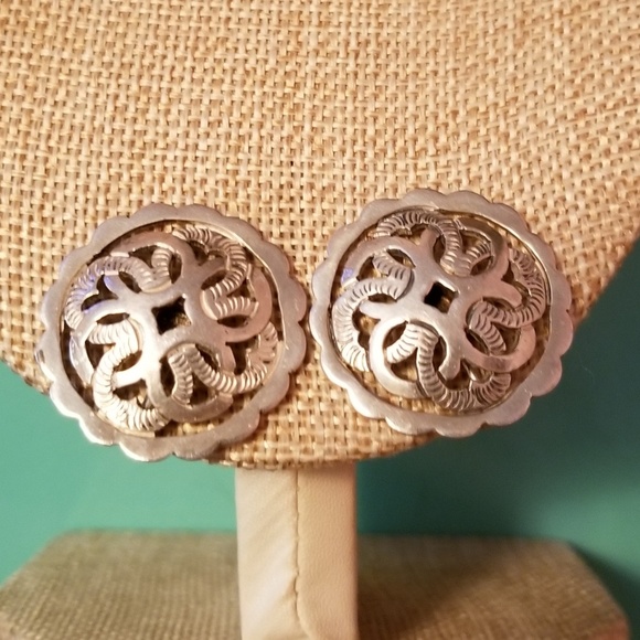 Taxco Jewelry - Vintage Signed Taxco Victoria Screw Back Earrings